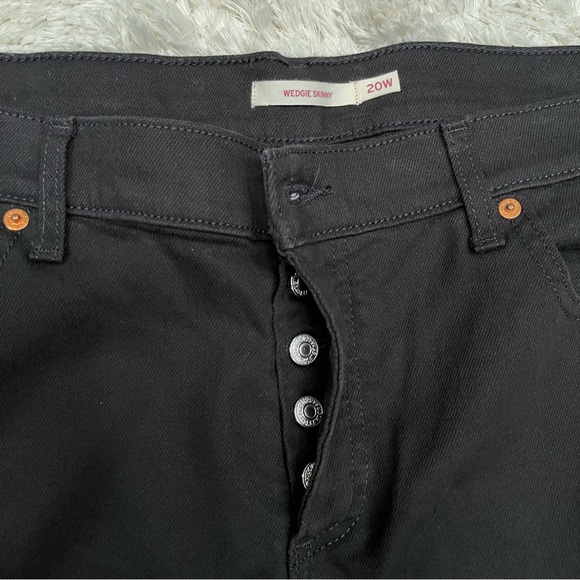 Woman’s Levi’s wedgie skinny black distressed raw hem jeans plus size 20W - Picture 8 of 10